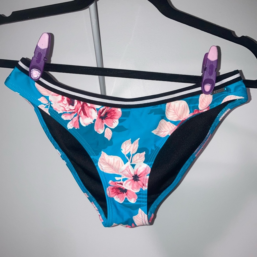 Ripzone Bikini - Picture 4 of 6